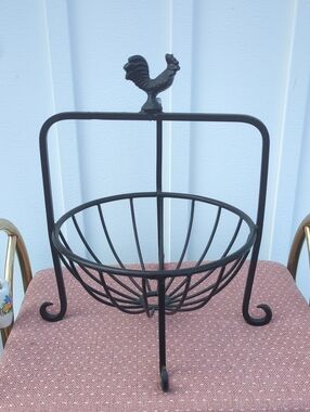 Decorative Black Rooster Castiron Fruit Basket Stand
